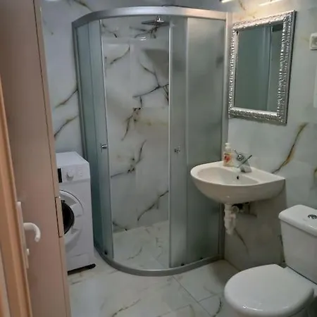 Studio Apartment *